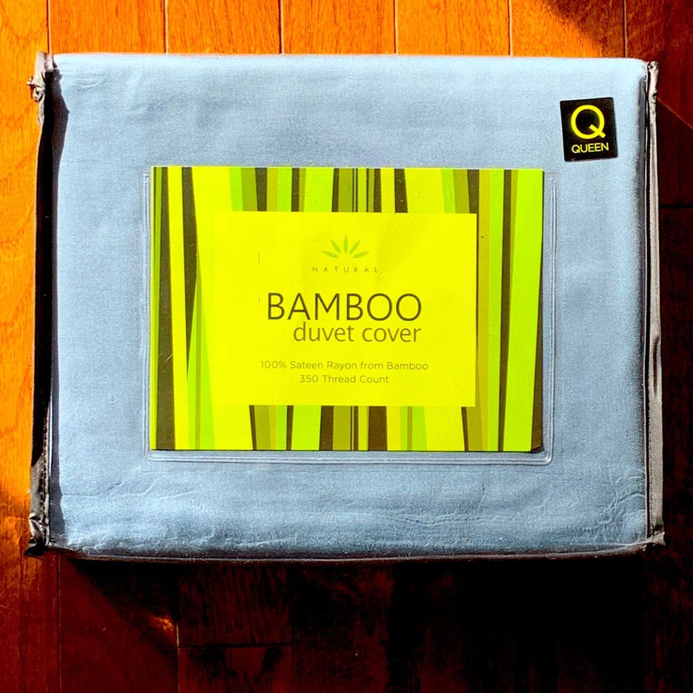 NWT Bamboo Duvet Cover — Queen size in Aegean Blue